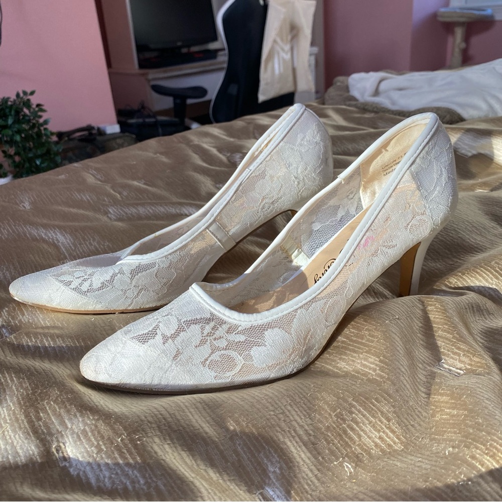 White Lace Heels Woman’s 8 Penny loves Kenny